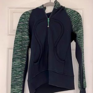 GUC lululemon scuba. Navy with green and white details.